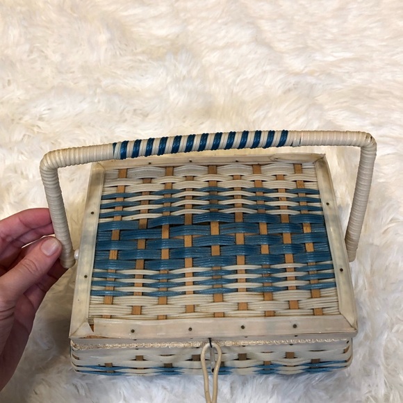 Vintage 1960s/70s Vinyl Wicker Mini Sewing Basket - Picture 8 of 13